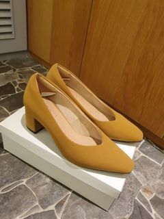 ANN's 鵝黃色微方頭粗跟鞋（37）