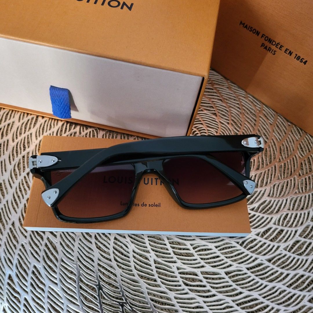 Louis Vuitton Waimea Round Sunglasses LV, Women's Fashion, Watches &  Accessories, Sunglasses & Eyewear on Carousell