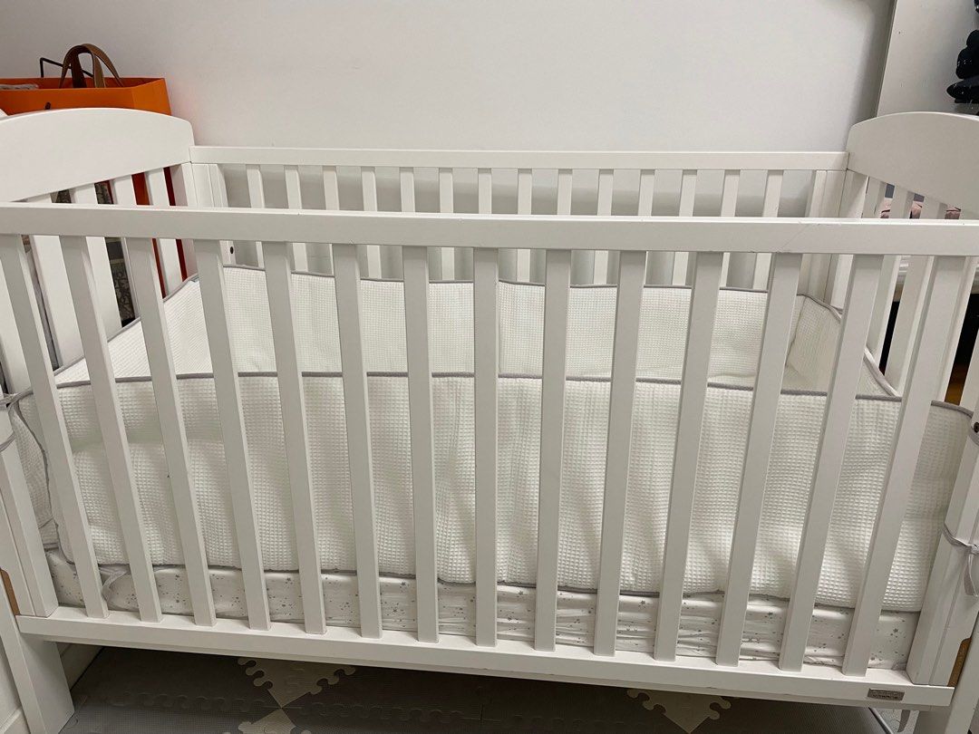 Boori Baby cot with a mattress, sheets and bumpers., Babies & Kids