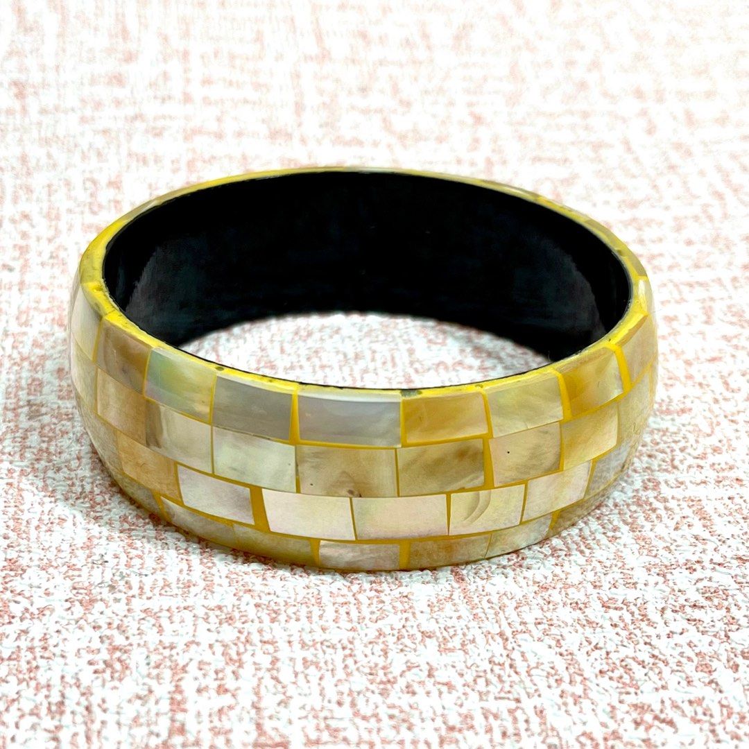 Bali Indonesia Capiz Mother of Pearl Bangle (Category: Bracelets) located in Cainta. Submitted by ellahellcat (Listing ID 1231074773, Image 1). Description: Bought in Bali. Too big for my wrist #bangle #capiz #motherofpearl #seashell #bracelet #bali #indonesia #handicraft #prelovedfashion #secondhandstyle #sustainablefashion #ecofriendlyclothing #upcycledfashion #recycledclothing #circularfashion #thriftedstyle #vintageclothing #repurposedfashion