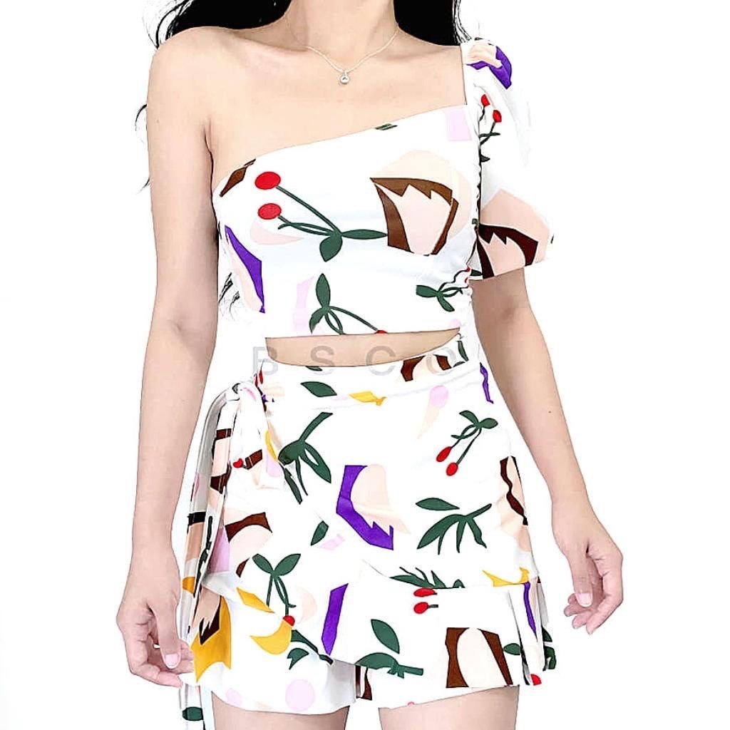 BSCO Asymmetrical Top + Skort Coordinates (Category: Sets or Coordinates) located in Quezon City. Submitted by kaleidoscloset (Listing ID 1231021802, Image 2). Description: yes, I had a BSCO phase, too… and it peaked during the pandemic 😷 but now I’ve outgrown most of them, and so here I am. forgot the name of this set, but it’ll be the first one to go. I’ve only ever used this twice (or thrice) and the condition is superb. as expected of BSCO �