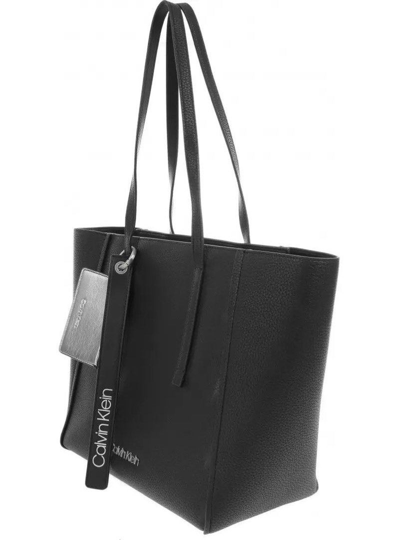 CALVIN KLEIN JEANS SHOPPER MEDIUM Endorsed by JENNIE Women s