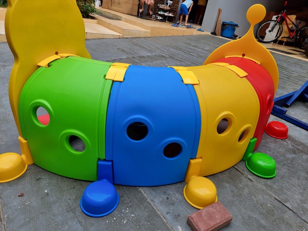 Caterpillar Tunnel kids playset 3 and 1/2 feet tall with 58 inches