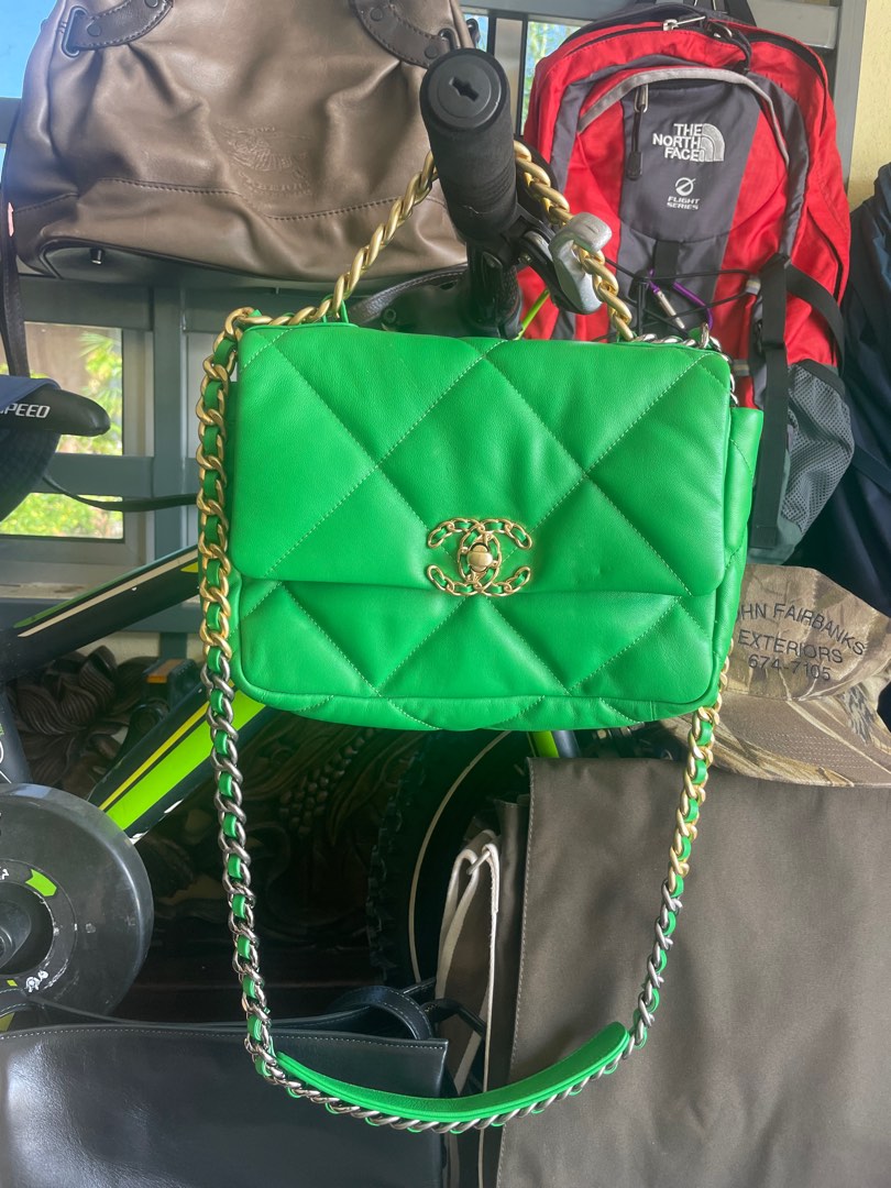 Chanel 19 flap bag green store