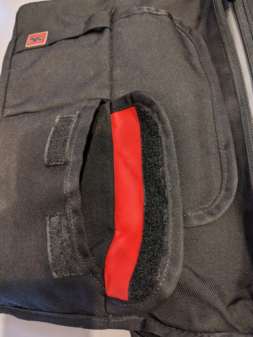 Chrome Industries Chekhov, Men's Fashion, Bags, Sling Bags on Carousell