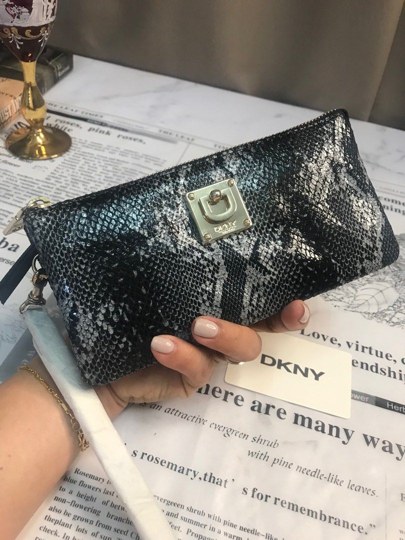 Dkny clearance clutch purse