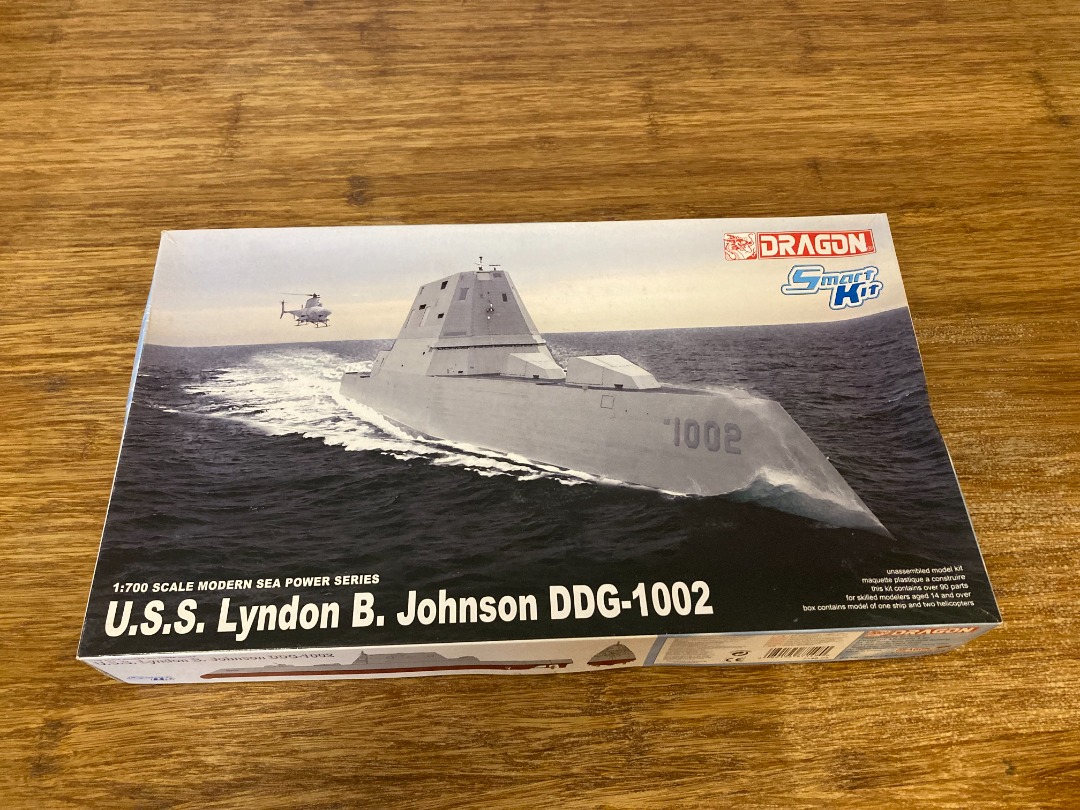 DRAGON SMART KIT U.S.S LYNDON B, JOHNSON DDG1002 1700, 興趣及遊戲, 玩具 & 遊戲