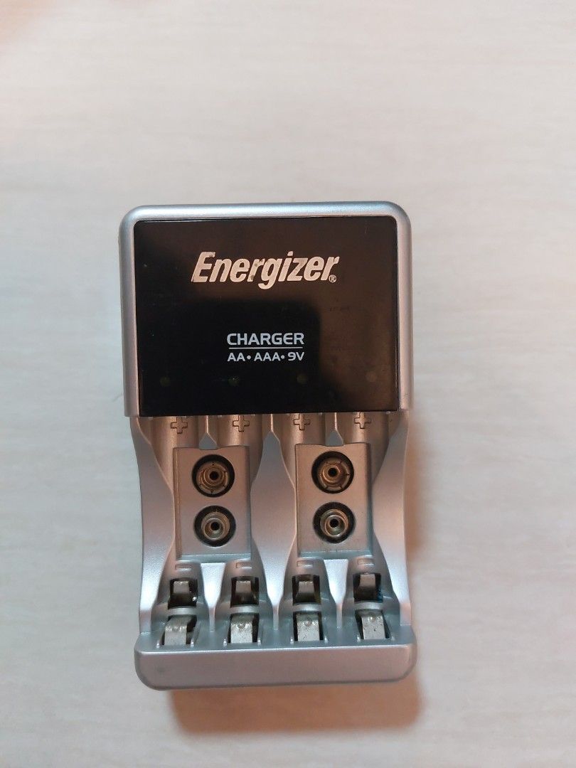 Energizer battery charger CHCC-EU, Accessories, Batteries & Carousell