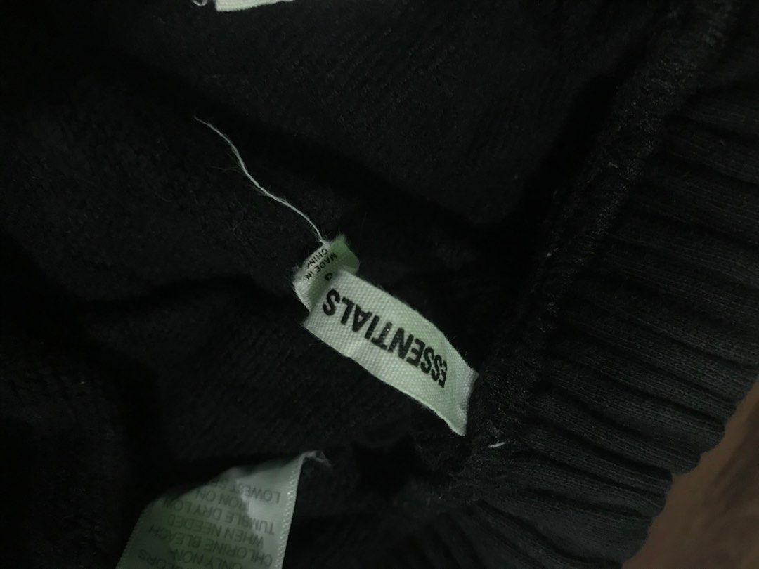 essentials fear of god (Category: Joggers) located in Rizal. Submitted by luxmkthrift (Listing ID 1231014483, Image 3). Description: essentials fear of god waist line 24 to 34.