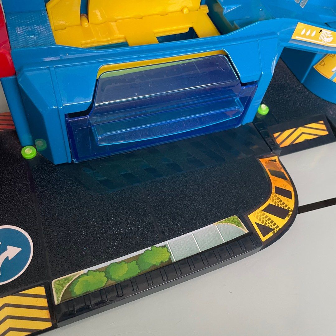 Fast lane color change car wash outlet playset