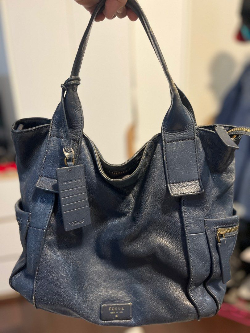 Fossil navy bag deals