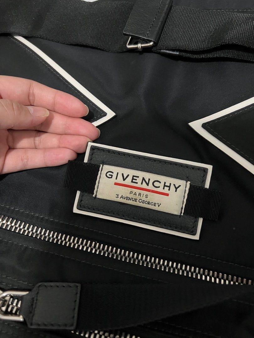 Givenchy Pandora Large Messenger Nylon Black (Category: Luxury Bags & Wallets) located in Las Pinas. Submitted by whoshotcupid (Listing ID 1230955322, Image 2). Description: 💯% ORIGINAL. MONEY BACK GUARANTEE IF PROVEN FAKE. 🫰🏻 GIVENCHY PANDORA LARGE NYLON BLACK. NO FLAWS. NO ISSUES. STILL IN EXCELLENT CONDITION. > with dust bag .