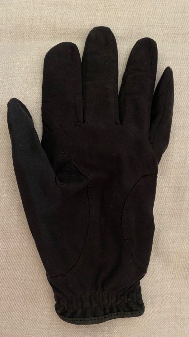 Golf gloves (Category: Golf) located in Manila. Submitted by happylove33 (Listing ID 1230928651, Image 2). Description: Brand new golf gloves (men’s left hand). Tip till end of the third finger is around 21.5cm. Brand new not used but kept in storage. Suede like material..