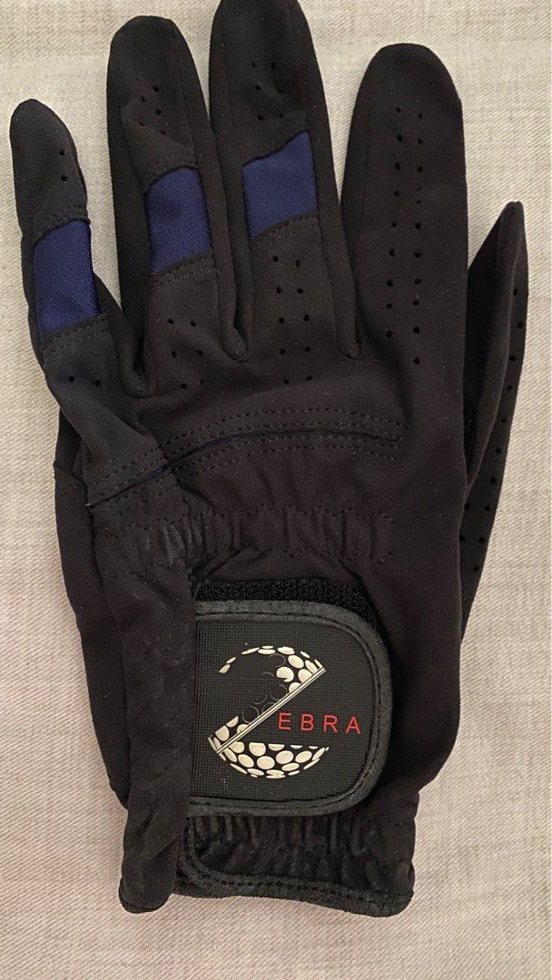 Golf gloves (Category: Golf) located in Manila. Submitted by happylove33 (Listing ID 1230928651, Image 1). Description: Brand new golf gloves (men’s left hand). Tip till end of the third finger is around 21.5cm. Brand new not used but kept in storage. Suede like material..