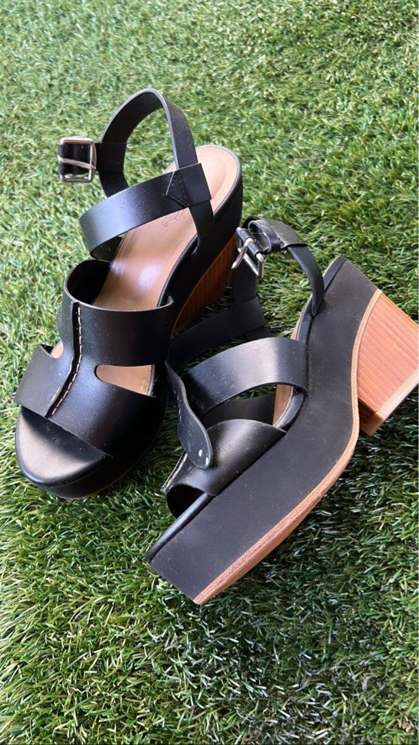 Wedges hermes hotsell