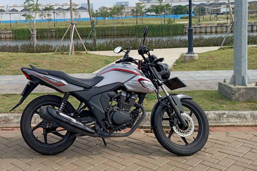 HONDA CB150R VERZA TAHUN 2018 MACHO SILVER NEGO Motor di Carousell