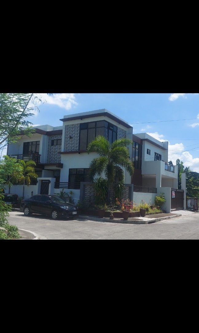 House And Lot In Meadowood Executive Village. Bacoor, Cavite, Property