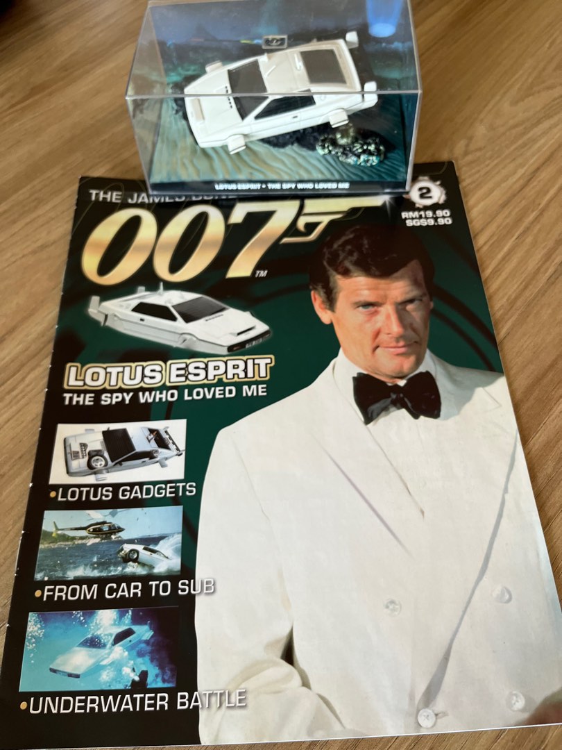 James Bond’s Lotus Esprit Diecast Model, Hobbies & Toys, Toys & Games