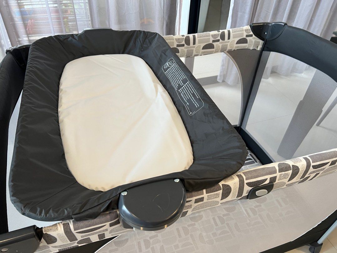 Joie travel cot commuter & change, Babies & Kids, Baby Nursery & Kids