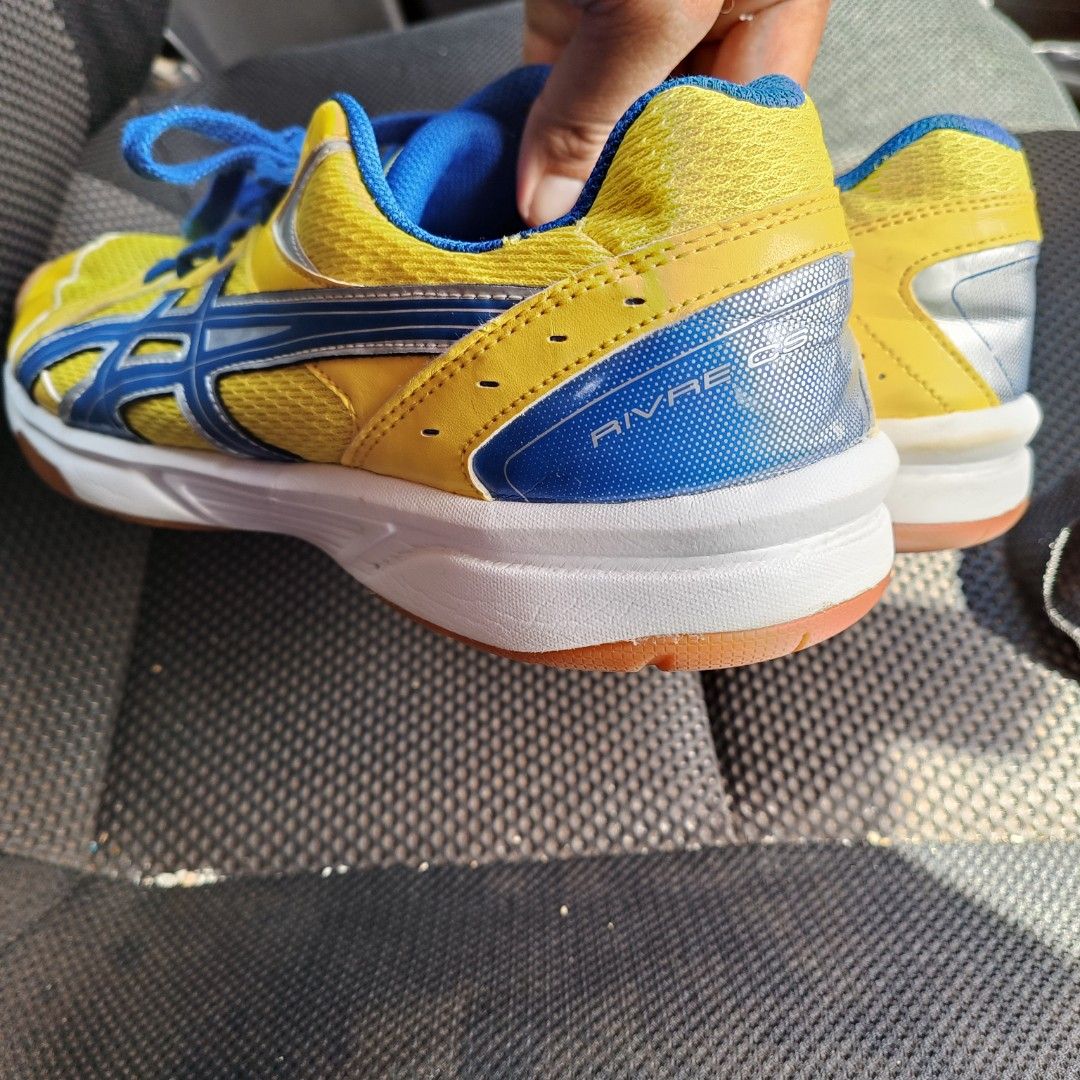 kasut badminton asics