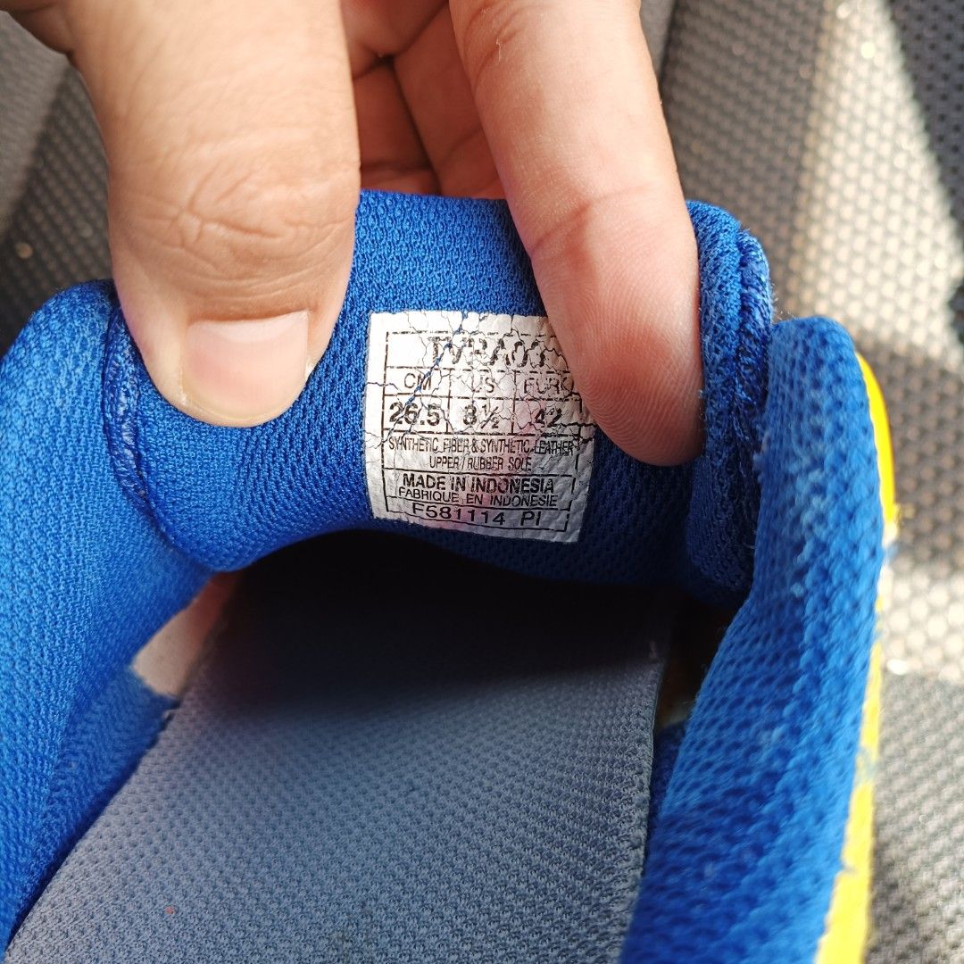 kasut badminton asics