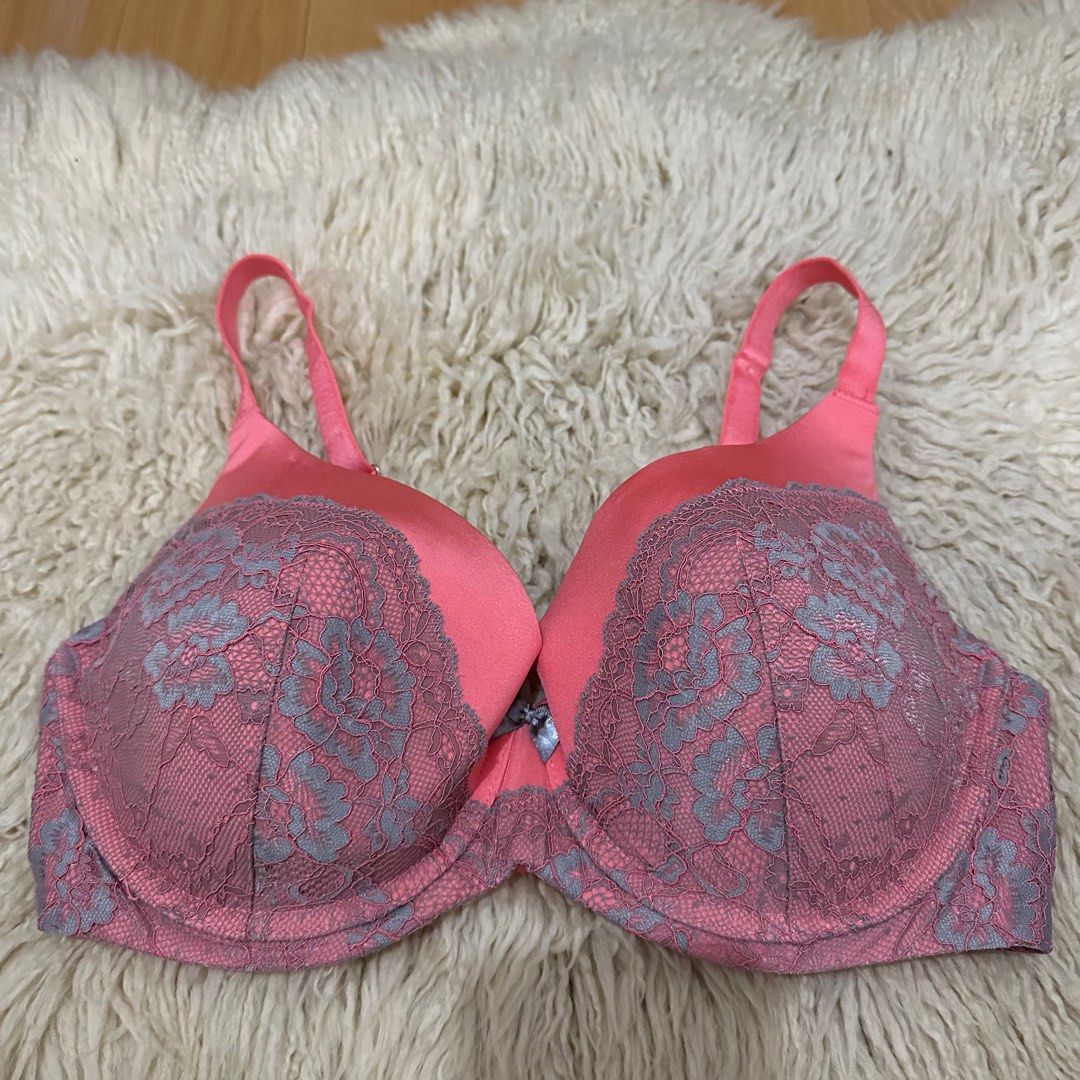 la Vie en Rose 36D on tag Sister Sizes: 34DD, E8C Thin Pads | Underwire  Adjustable strap Back Closure Like new! Php250 All items are from US Bale.