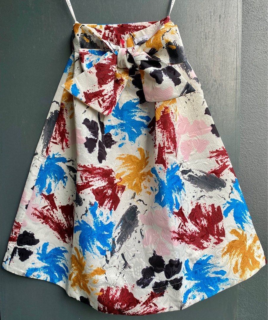 Floral puffy skirt hotsell