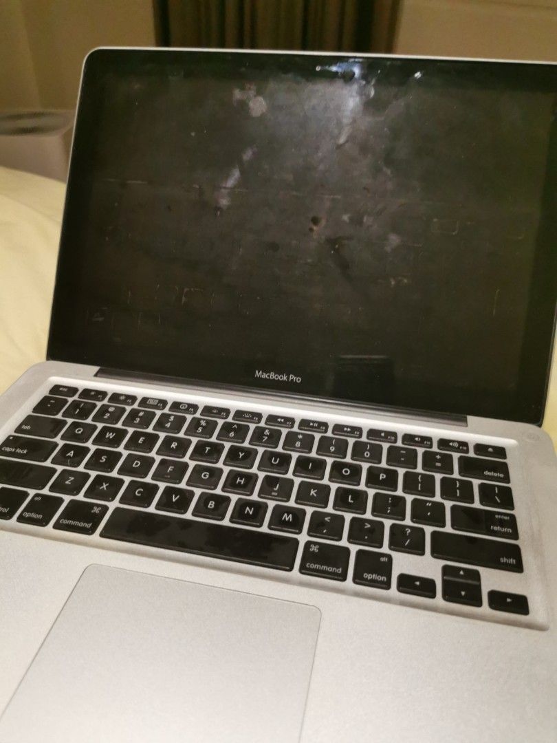 MacBook Pro (Category: Laptops & Notebooks) located in Makati City. Submitted by nixmatti (Listing ID 1231052533, Image 1). Description: excellent condition MacBook Pro from 2011. top of the line at the time. working smooth. no faults. excellent working condition.