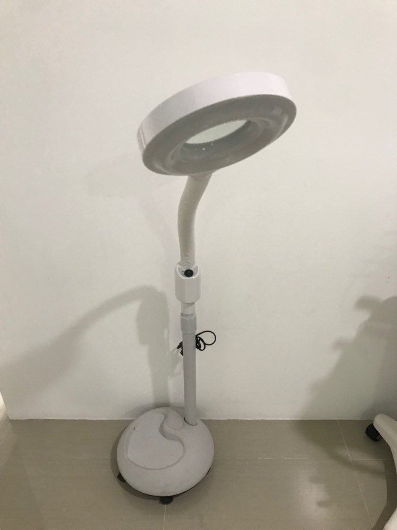 MAGNIFYING LAMP on Carousell