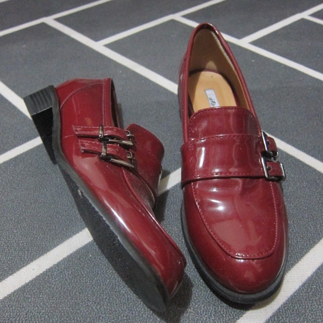 Maroon Patent Loafers sz 7.5 (Category: Loafers) located in Quezon City. Submitted by help_ahoarder (Listing ID 1231082237, Image 3). Description: Bought in 2019 in an online shop selling 2nd hand shoes but just stored in the cabinet since then. Please take note of that and buy at your own risk as I don't know how the shoes will fare after long storage that's why I'm selling this super low. Last price already posted..