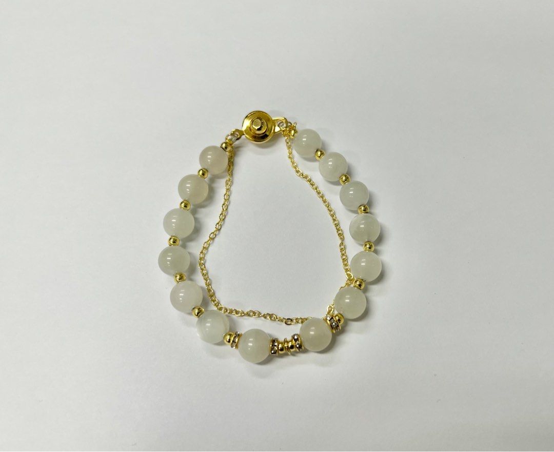 Moonstone Bracelet (Category: Precious Stones) located in San Juan City. Submitted by nbc88 (Listing ID 1230930411, Image 1). Description: Bracelet length: 17.5cm .