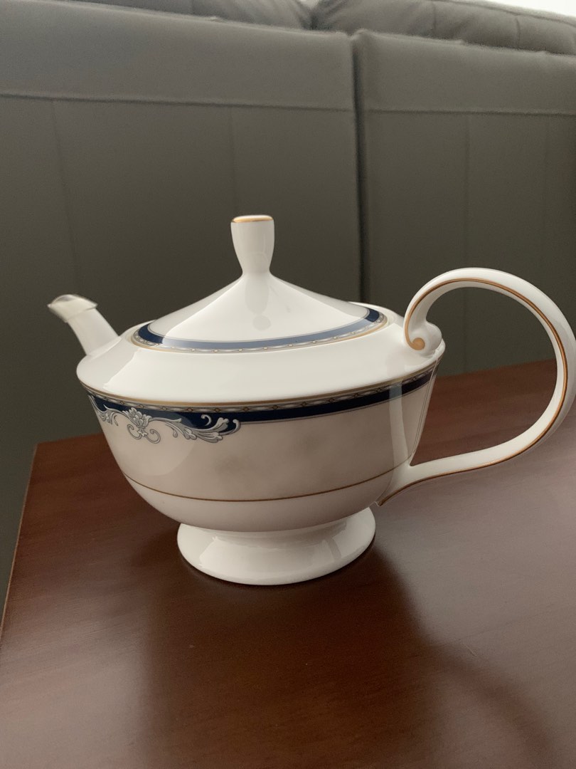 Narumi Bone China Teapot, Furniture & Home Living, Kitchenware