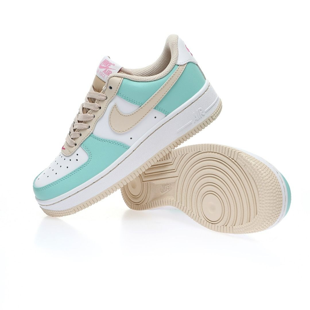 Nike Air Force 1 07 LV8