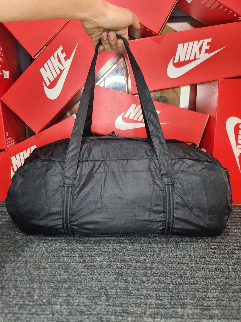 nike stash duffel