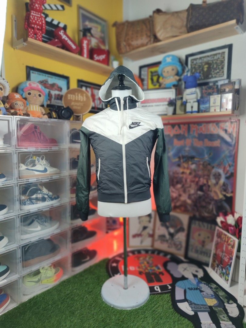 Nike windrunner multicolor on sale