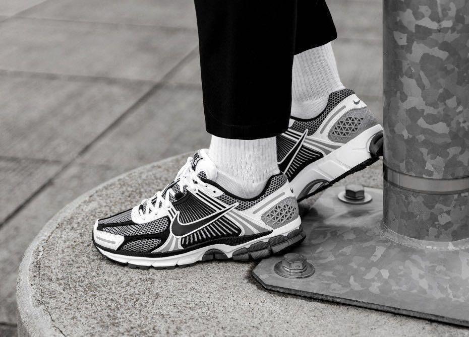 Nike zoom vomero 5 se cheap sp dark grey