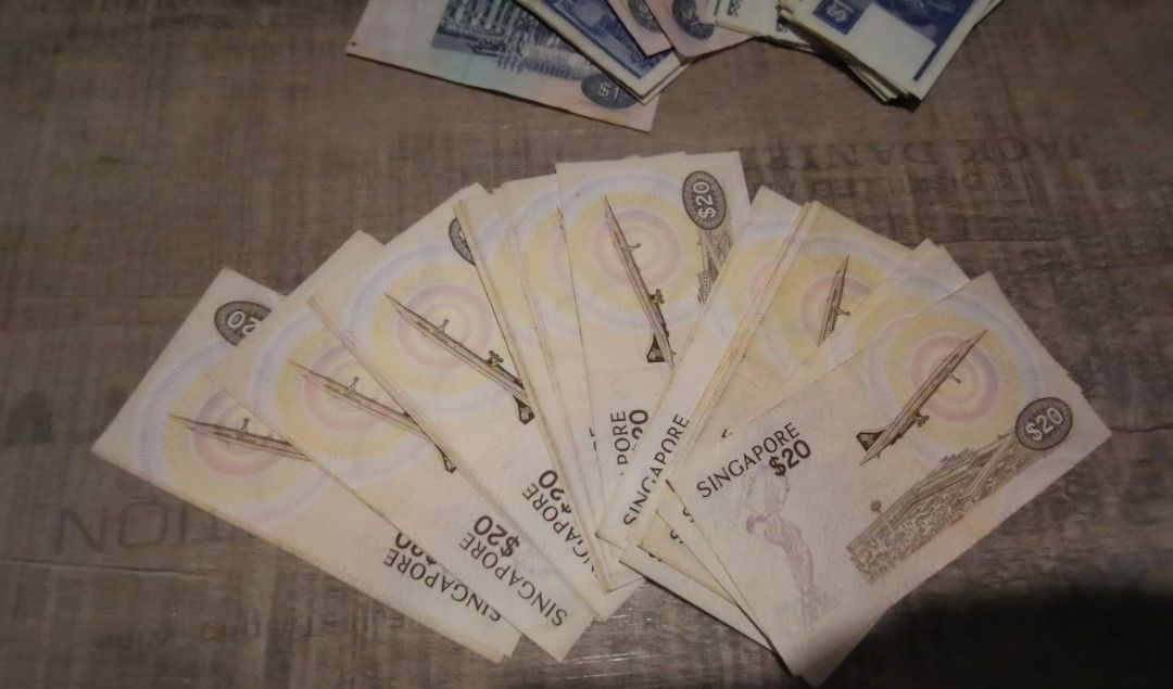 Old Notes (Category: Currency) located in Singapore. Submitted by jasminlaika (Listing ID 1188043593, Image 8). Description: Thai baht & Lots of old foreign countries notes for sales. Enquire for more details. Price stated is indicative, so be so naive!.