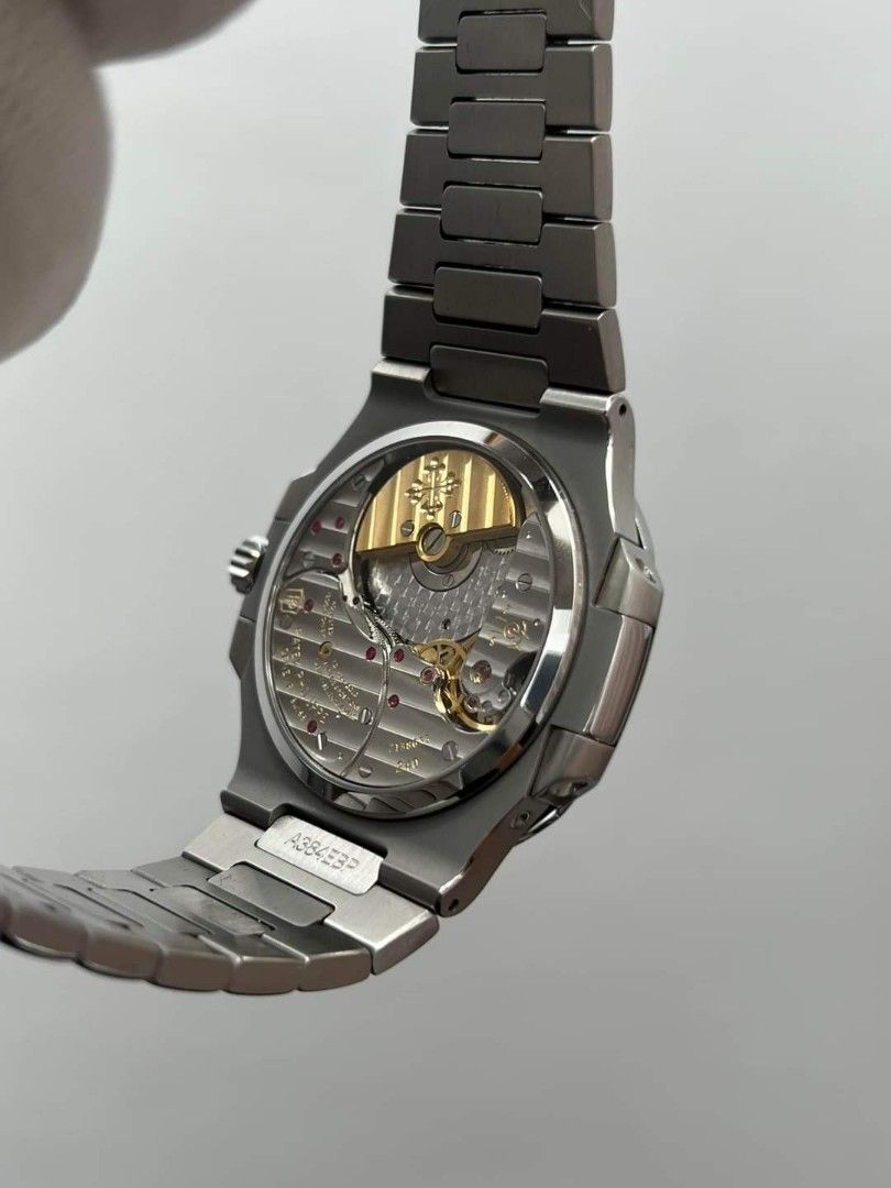 Patek Philippe 5712 (Category: Men's Watches) located in Mandaluyong City. Submitted by upstage_aura (Listing ID 1230970955, Image 3). Description: Patek Philippe 5712 rush sale Stainless Steel.
