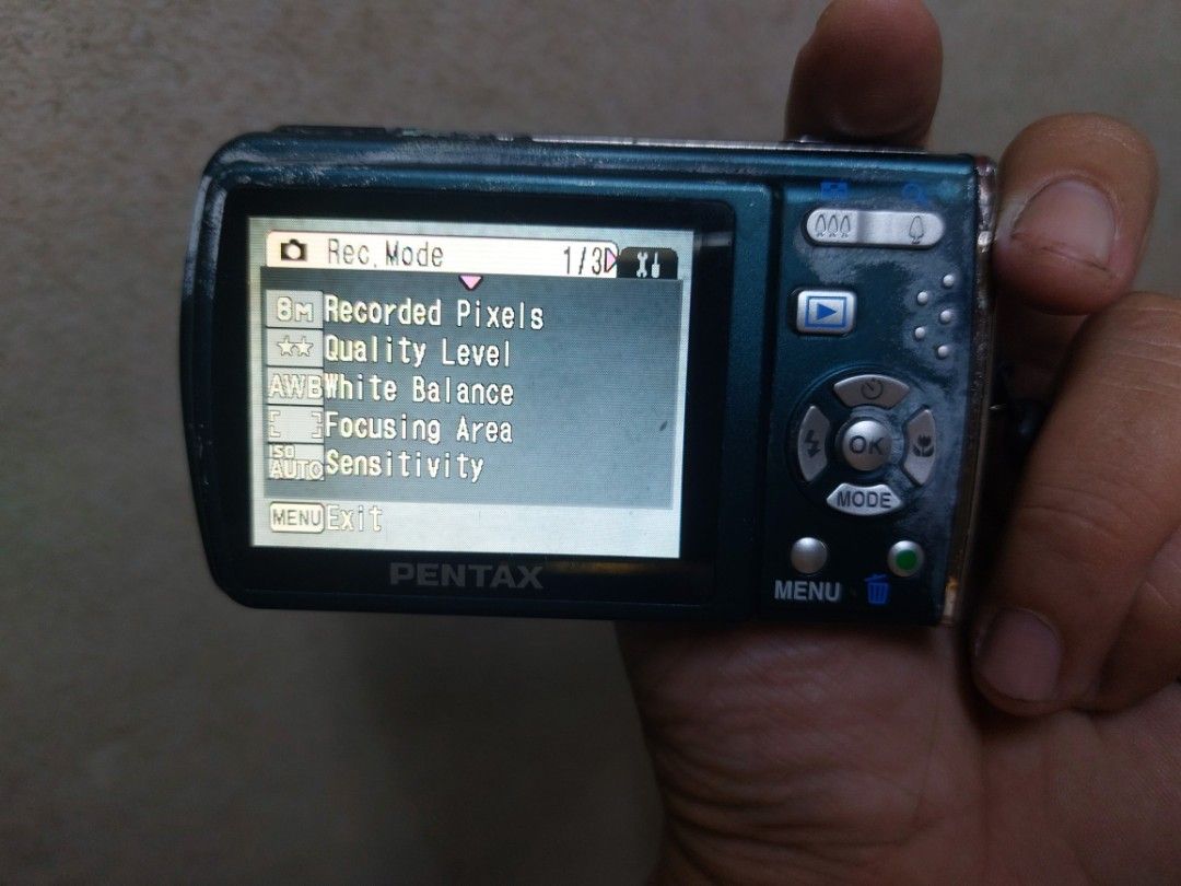pentax m40 ccd sensor digital camera (Category: Cameras) located in Manila. Submitted by jonrick.co (Listing ID 1231024841, Image 2). Description: working condition working flash iasues : minsan may lumalabas na lines unut w battery strap last price.