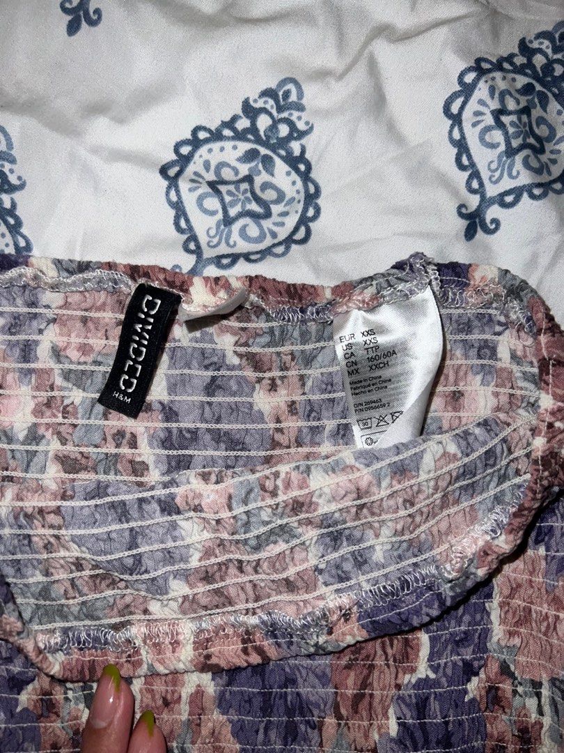 H&M tube top (floral) (Category: Others Tops) located in Quezon City. Submitted by mamiimau (Listing ID 1231036806, Image 2). Description: Pink floral tube top. Very stretchable. Can fit small to medium. NO RETURN, NO EXCHANGE. NO REFUND. NO COD NO SHOPEE CHECKOUT .