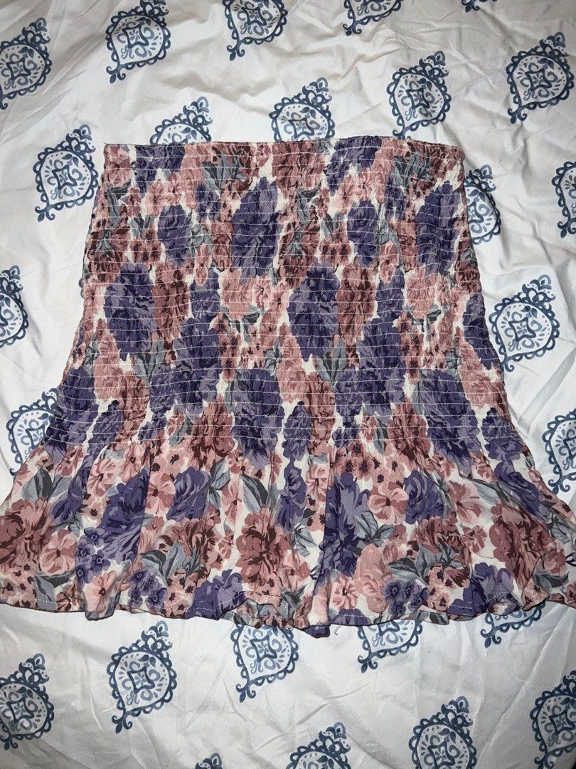 H&M tube top (floral) (Category: Others Tops) located in Quezon City. Submitted by mamiimau (Listing ID 1231036806, Image 1). Description: Pink floral tube top. Very stretchable. Can fit small to medium. NO RETURN, NO EXCHANGE. NO REFUND. NO COD NO SHOPEE CHECKOUT .