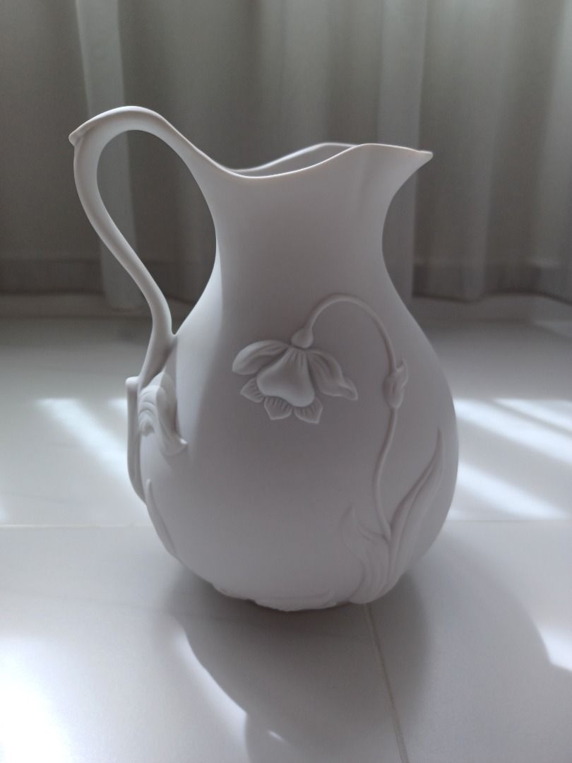 PITCHER/WHITE FROM THE METROPOLITAN MUSEUM OF ARTS, NYC GIFT SHOP + 4 x