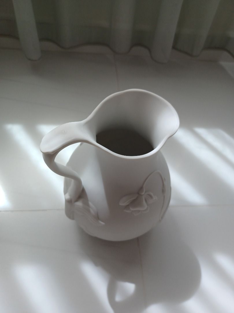 PITCHER/WHITE FROM THE METROPOLITAN MUSEUM OF ARTS, NYC GIFT SHOP + 4 x