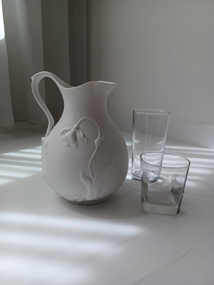 PITCHER/WHITE FROM THE METROPOLITAN MUSEUM OF ARTS, NYC GIFT SHOP + 4 x
