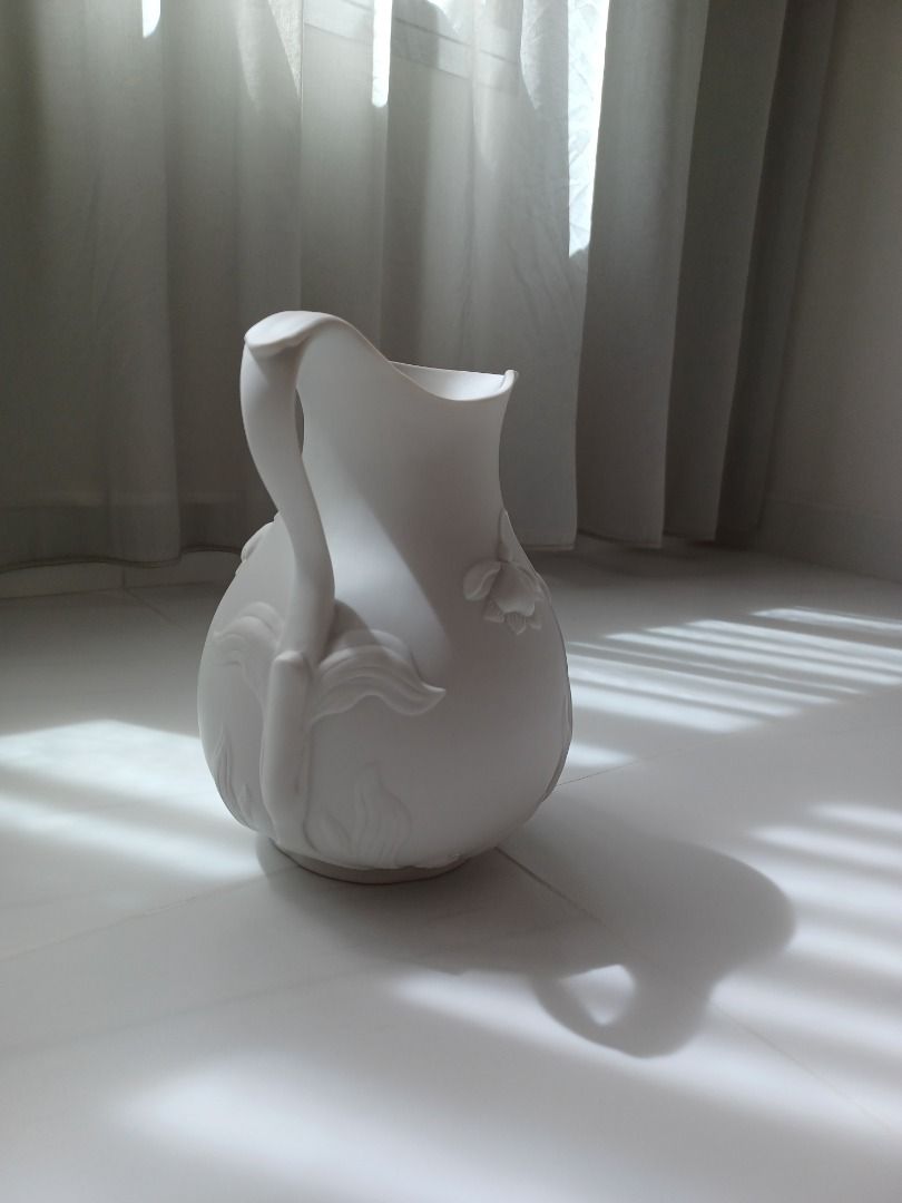 PITCHER/WHITE FROM THE METROPOLITAN MUSEUM OF ARTS, NYC GIFT SHOP + 4 x