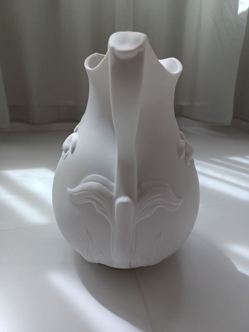 PITCHER/WHITE FROM THE METROPOLITAN MUSEUM OF ARTS, NYC GIFT SHOP + 4 x