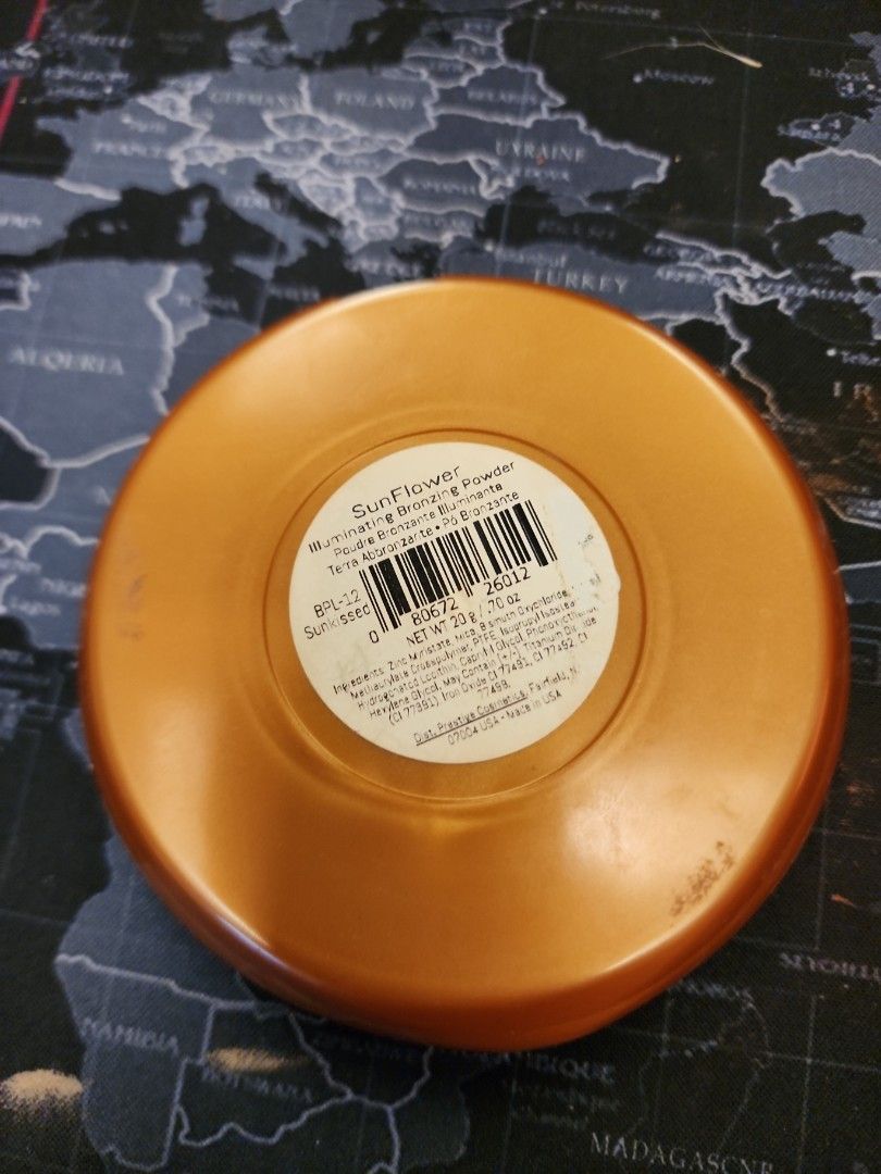 Prestige Sunflower Illuminating Bronzer (Category: Makeup) located in Makati City. Submitted by ClothesAndStuff (Listing ID 1231013624, Image 3). Description: Swatched only Create the warm glow of a day at the beach by properly applying this formula. The sunflower-illuminating bronzing powder is formulated to be satin smooth. It can blend easily, providing even coverage. This product will provide a natural look that is suitable for all types of o