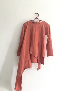 Qiszar  Tops