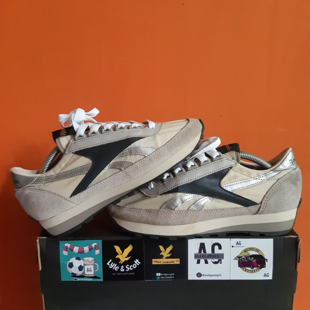 Reebok aztec cream Fesyen Pria Sepatu Lainnya di Carousell