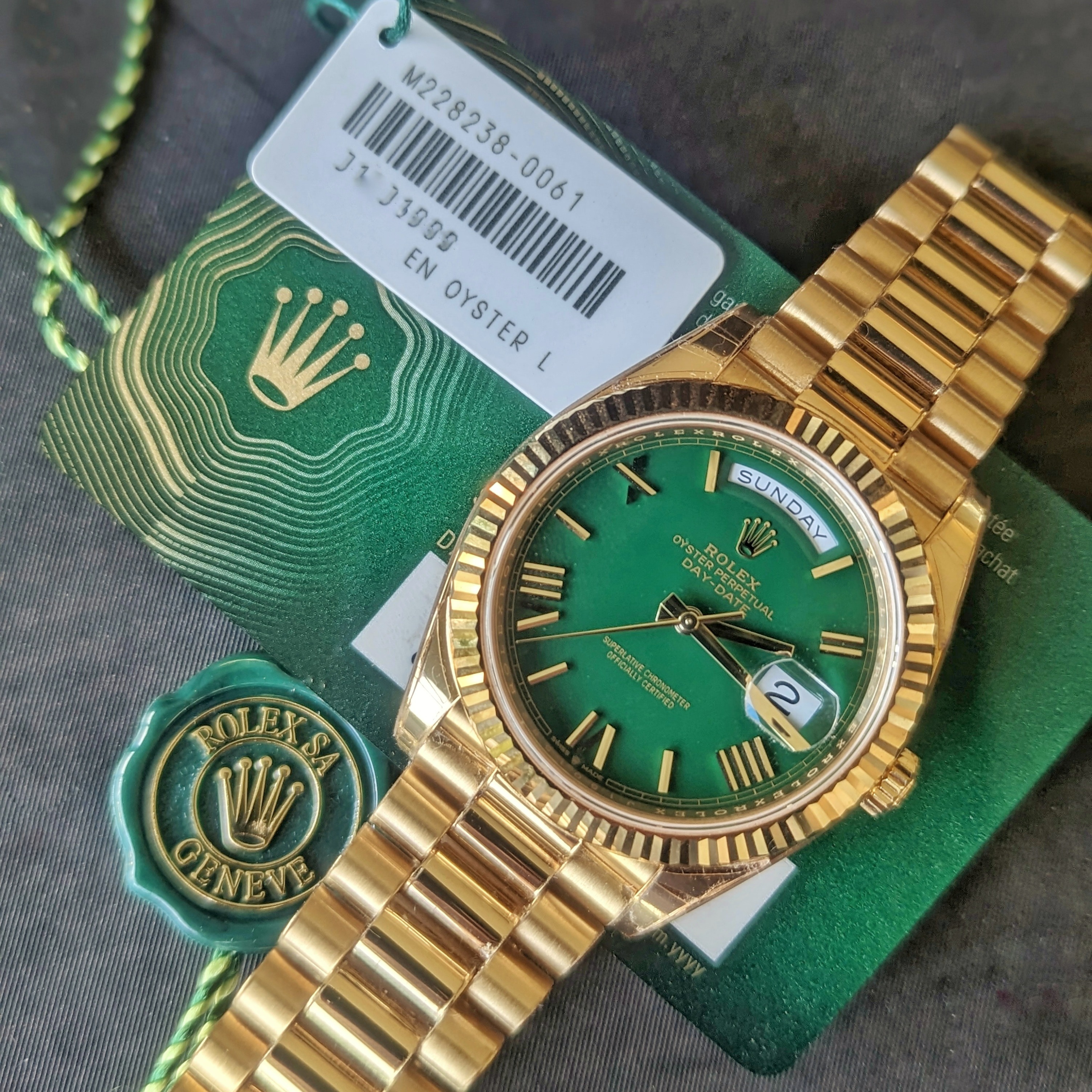 Gold day top date green face